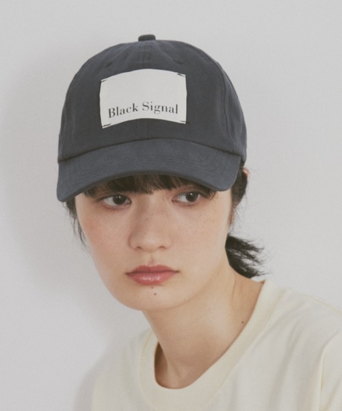 MERLOT(メルロー)の「フレームレタリングノームコアキャップ(キャップ・レディース・チャコールグレー/ネイビー・FREE)」の2枚目の写真