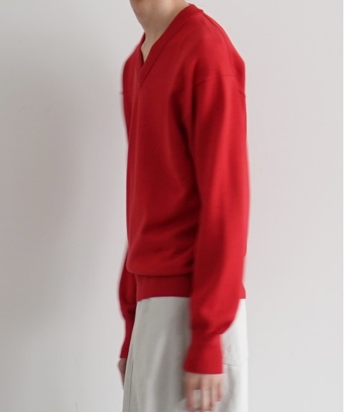 KAIKO(カイコー)の「KAIKO V neck sweater(ニット/セーター・メンズ・ブラック/ブルー/グレー/レッド・1/2/3/4)」の19枚目の写真