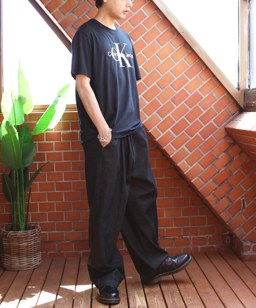 Calvin Klein(カルバン・クライン)の「Calvin Klein ゴールドモノグラム半袖Tシャツ(Tシャツ/カットソー・メンズ・ブラック系その他・MEDIUM/SMALL/LARGE)」の7枚目の写真