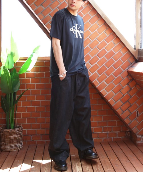 Calvin Klein(カルバン・クライン)の「Calvin Klein ゴールドモノグラム半袖Tシャツ(Tシャツ/カットソー・メンズ・ブラック系その他・MEDIUM/SMALL/LARGE)」の8枚目の写真