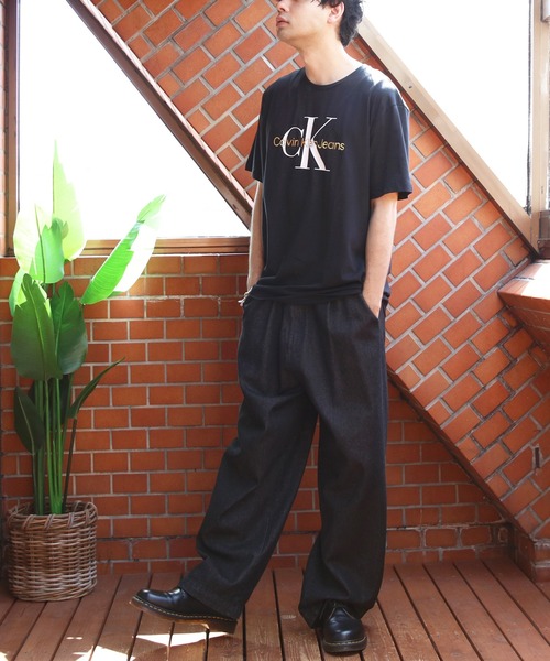 Calvin Klein(カルバン・クライン)の「Calvin Klein ゴールドモノグラム半袖Tシャツ(Tシャツ/カットソー・メンズ・ブラック系その他・MEDIUM/SMALL/LARGE)」の9枚目の写真