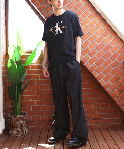 Calvin Klein(カルバン・クライン)の「Calvin Klein ゴールドモノグラム半袖Tシャツ(Tシャツ/カットソー・メンズ・ブラック系その他・MEDIUM/SMALL/LARGE)」の10枚目の写真