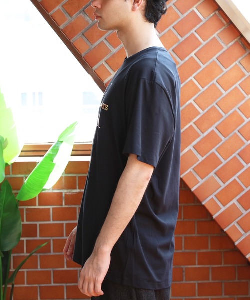 Calvin Klein(カルバン・クライン)の「Calvin Klein ゴールドモノグラム半袖Tシャツ(Tシャツ/カットソー・メンズ・ブラック系その他・MEDIUM/SMALL/LARGE)」の11枚目の写真