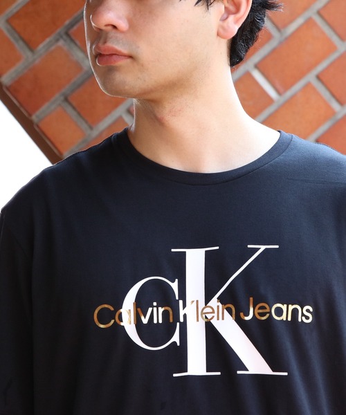 Calvin Klein(カルバン・クライン)の「Calvin Klein ゴールドモノグラム半袖Tシャツ(Tシャツ/カットソー・メンズ・ブラック系その他・MEDIUM/SMALL/LARGE)」の16枚目の写真