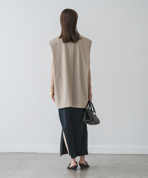 Noble（ノーブル）の「コクーンシルエットオーバージレ（ベスト・レディース・ベージュ/ネイビー・FREE）」の4枚目の写真