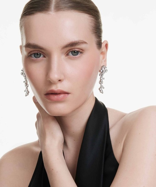 SWAROVSKI(スワロフスキー)の「【公式】【スワロフスキー】Constella ドロップピアス, ミックスカット, ホワイト, ロジウム・プレーティング(ピアス(両耳用)・レディース・ホワイト・ONESIZE)」の2枚目の写真