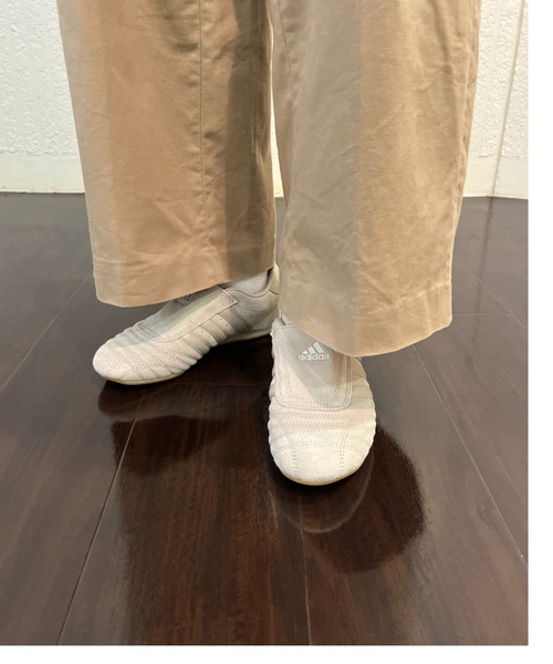 adidas(アディダス)の「【BILLY'S EXCLUSIVE】TAEKWONDO W JQ4278(スリッポン・レディース・ベージュ・24.0cm/23.0cm/22.5cm/22.0cm/28.0cm/27.5cm/27.0cm/26.5cm/26.0cm/25.5cm/25.0cm/24.5cm/23.5cm/28.5cm/29.0cm)」の6枚目の写真
