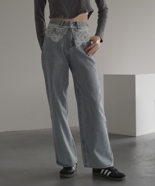 Clum(クルム)の「Straight denim pants with lace waist design / ウエストレースデザインストレートデニムパンツ(デニムパンツ・レディース・ブルー・SMALL/MEDIUM/LARGE)」の3枚目の写真
