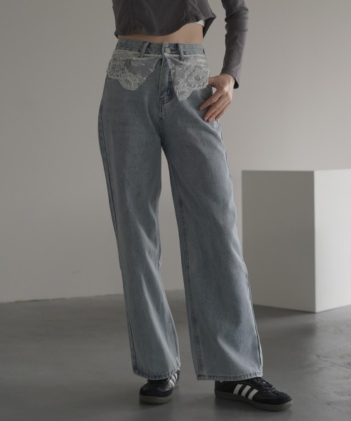 Clum(クルム)の「Straight denim pants with lace waist design / ウエストレースデザインストレートデニムパンツ(デニムパンツ・レディース・ブルー・SMALL/MEDIUM/LARGE)」の4枚目の写真