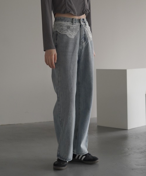 Clum(クルム)の「Straight denim pants with lace waist design / ウエストレースデザインストレートデニムパンツ(デニムパンツ・レディース・ブルー・SMALL/MEDIUM/LARGE)」の5枚目の写真