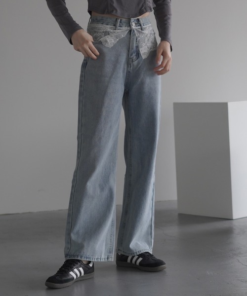 Clum(クルム)の「Straight denim pants with lace waist design / ウエストレースデザインストレートデニムパンツ(デニムパンツ・レディース・ブルー・SMALL/MEDIUM/LARGE)」の6枚目の写真