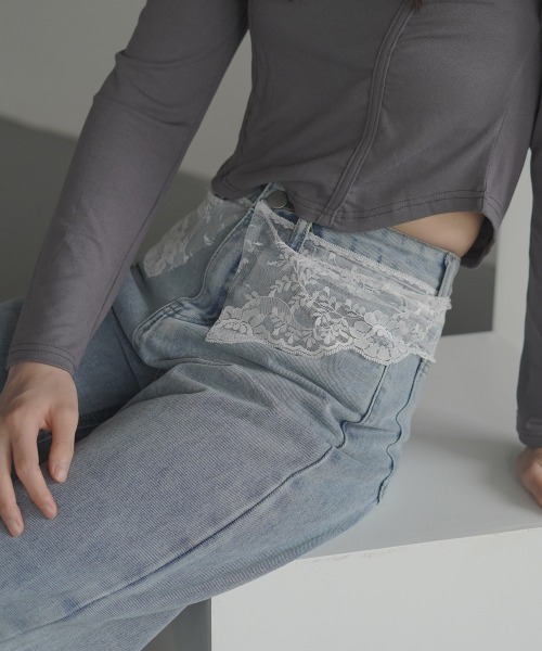 Clum(クルム)の「Straight denim pants with lace waist design / ウエストレースデザインストレートデニムパンツ(デニムパンツ・レディース・ブルー・SMALL/MEDIUM/LARGE)」の12枚目の写真