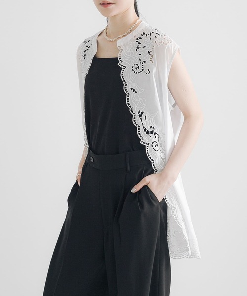 URBAN RESEARCH（アーバンリサーチ）の「カットワークレース刺繍ジレ（ベスト・レディース・ブラック/オフホワイト・FREE）」の3枚目の写真