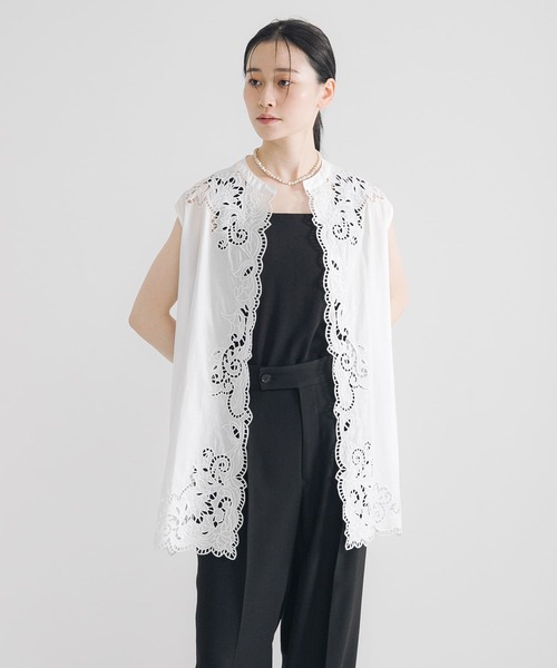 URBAN RESEARCH（アーバンリサーチ）の「カットワークレース刺繍ジレ（ベスト・レディース・ブラック/オフホワイト・FREE）」の4枚目の写真