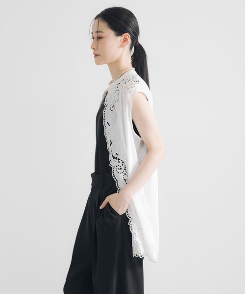 URBAN RESEARCH（アーバンリサーチ）の「カットワークレース刺繍ジレ（ベスト・レディース・ブラック/オフホワイト・FREE）」の5枚目の写真