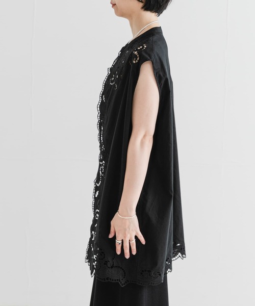 URBAN RESEARCH（アーバンリサーチ）の「カットワークレース刺繍ジレ（ベスト・レディース・ブラック/オフホワイト・FREE）」の9枚目の写真