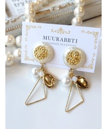 【MUURABBTI】ホワイトトライアングルピアス(MA)