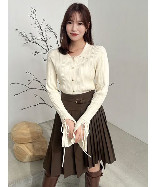 dazzlin（ダズリン）の「【WEB限定カラーあり】アイレットスリーブニットトップス（ニット/セーター・レディース・ブラウン/ネイビー/グレー/アイボリー/ブラック・FREE）」の2枚目の写真