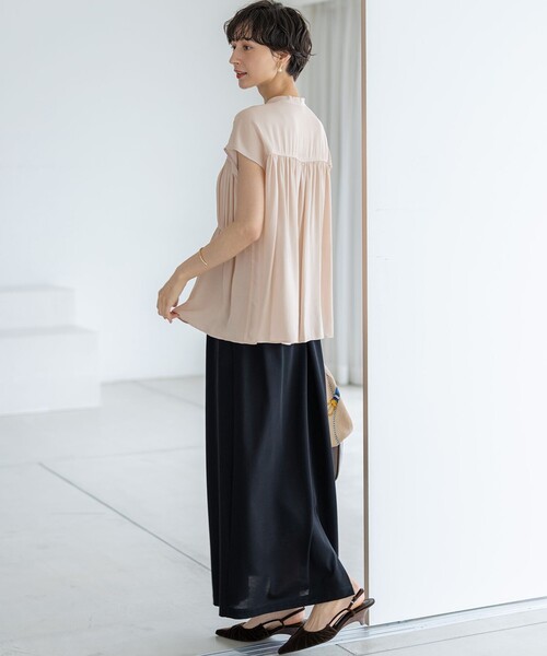 23区 L(ニジュウサンクオオキイサイズ)の「【接触冷感/WEB&一部店舗限定】レーヨンスパローン ティアード ブラウス(シャツ/ブラウス・レディース・アイボリー系/ダークブラウン系/ブラック系/黄土色系・44/46)」の16枚目の写真