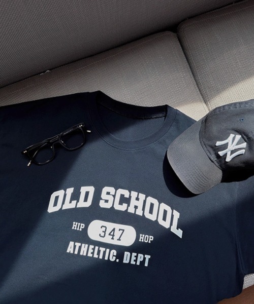 CERCA（チェルカ）の「【NOWLE】オールドスクール カレッジ ロゴプリント 半袖 Tシャツ（Tシャツ/カットソー・メンズ・ネイビー・MEDIUM）」の2枚目の写真