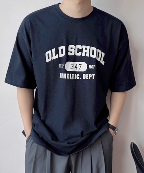 CERCA（チェルカ）の「【NOWLE】オールドスクール カレッジ ロゴプリント 半袖 Tシャツ（Tシャツ/カットソー・メンズ・ネイビー・MEDIUM）」の3枚目の写真