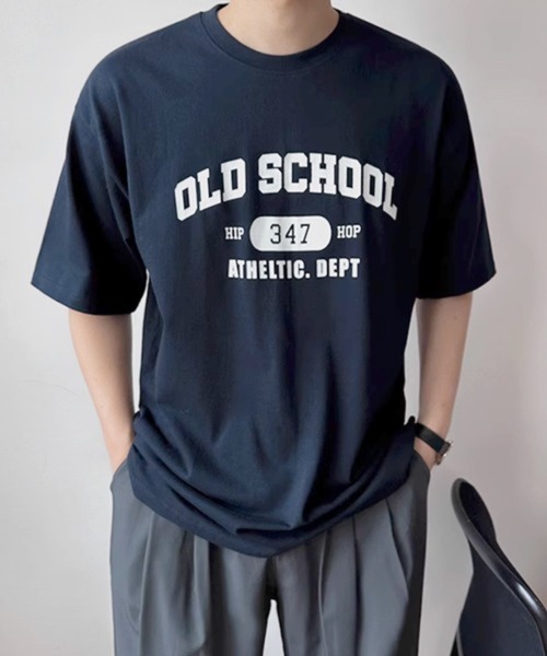 CERCA（チェルカ）の「【NOWLE】オールドスクール カレッジ ロゴプリント 半袖 Tシャツ（Tシャツ/カットソー・メンズ・ネイビー・MEDIUM）」の4枚目の写真