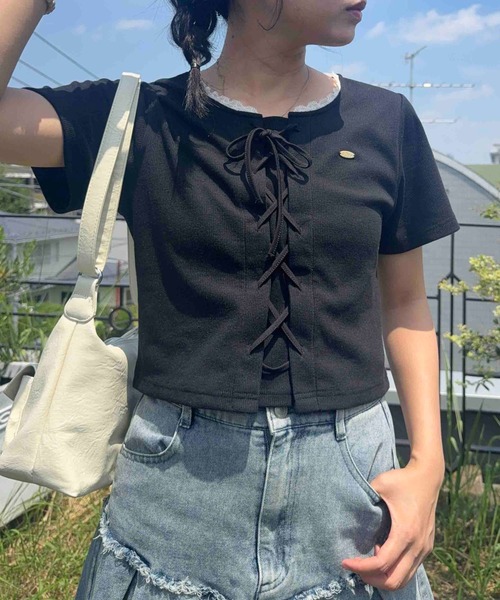 AS KNOW AS plus(アズノゥアズプラス)の「♪レースアップリボン 花柄フリル半袖プルオーバー(Tシャツ/カットソー・レディース・ブルー系/ブラウン系/レッド系/レッド系1/ブラック/ドット/ブルー系1/ブラック系1/ブラック系2/グレー系2・FREE)」の4枚目の写真