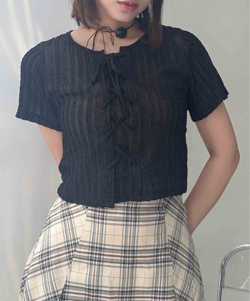 AS KNOW AS plus(アズノゥアズプラス)の「♪レースアップリボン 花柄フリル半袖プルオーバー(Tシャツ/カットソー・レディース・ブルー系/ブラウン系/レッド系/レッド系1/ブラック/ドット/ブルー系1・FREE)」の2枚目の写真