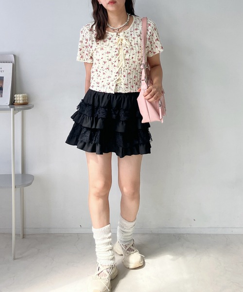 AS KNOW AS plus（アズノゥアズプラス）の「♪レースアップリボン 花柄フリル半袖プルオーバー（Tシャツ/カットソー・レディース・ブルー系/ブラウン系/レッド系・FREE）」の15枚目の写真