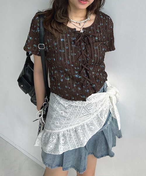 AS KNOW AS plus（アズノゥアズプラス）の「♪レースアップリボン 花柄フリル半袖プルオーバー（Tシャツ/カットソー・レディース・ブルー系/ブラウン系/レッド系・FREE）」の13枚目の写真