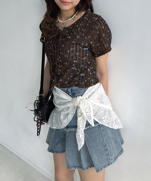 AS KNOW AS plus（アズノゥアズプラス）の「♪レースアップリボン 花柄フリル半袖プルオーバー（Tシャツ/カットソー・レディース・ブルー系/ブラウン系/レッド系・FREE）」の11枚目の写真