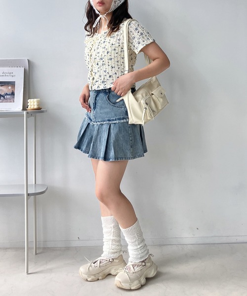 AS KNOW AS plus（アズノゥアズプラス）の「♪レースアップリボン 花柄フリル半袖プルオーバー（Tシャツ/カットソー・レディース・ブルー系/ブラウン系/レッド系・FREE）」の22枚目の写真