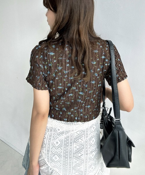 AS KNOW AS plus（アズノゥアズプラス）の「♪レースアップリボン 花柄フリル半袖プルオーバー（Tシャツ/カットソー・レディース・ブルー系/ブラウン系/レッド系・FREE）」の8枚目の写真