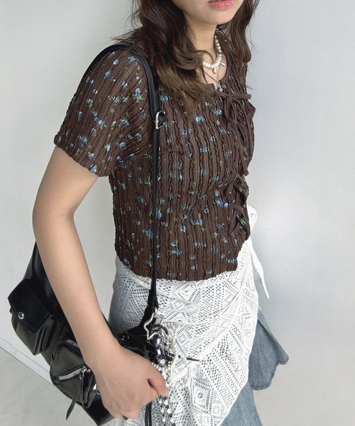 AS KNOW AS plus（アズノゥアズプラス）の「♪レースアップリボン 花柄フリル半袖プルオーバー（Tシャツ/カットソー・レディース・ブルー系/ブラウン系/レッド系・FREE）」の10枚目の写真