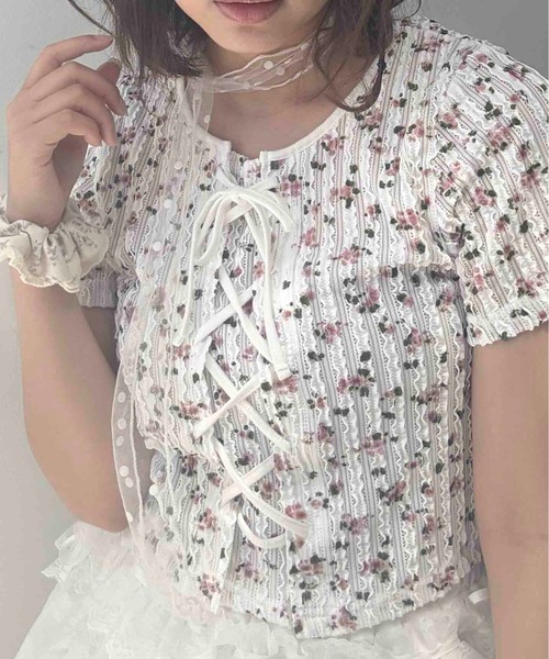 AS KNOW AS plus(アズノゥアズプラス)の「♪レースアップリボン 花柄フリル半袖プルオーバー(Tシャツ/カットソー・レディース・ブルー系/ブラウン系/レッド系/レッド系1/ブラック/ドット/ブルー系1・FREE)」の15枚目の写真
