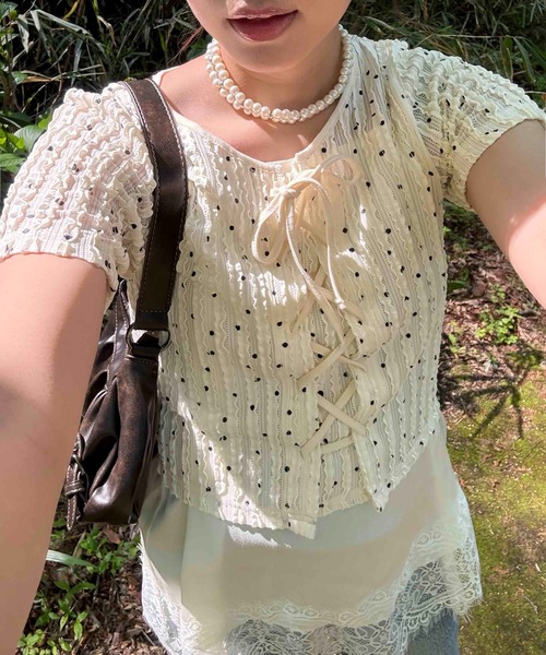 AS KNOW AS plus(アズノゥアズプラス)の「♪レースアップリボン 花柄フリル半袖プルオーバー(Tシャツ/カットソー・レディース・ブルー系/ブラウン系/レッド系/レッド系1/ブラック/ドット/ブルー系1・FREE)」の8枚目の写真