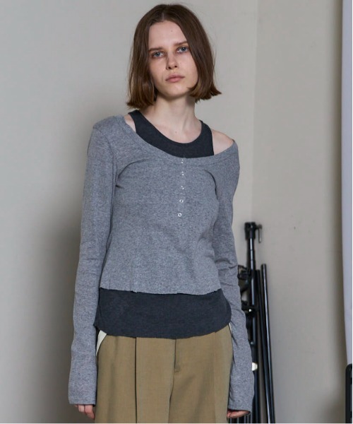 Layered Henley Neck Tops/レイヤードヘンリーネックトップス（Tシャツ