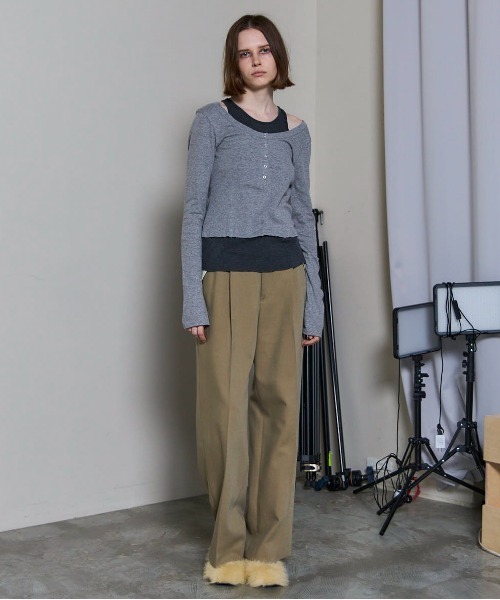 MAISON SPECIAL（メゾンスペシャル）の「Layered Henley Neck Tops/レイヤードヘンリーネックトップス（Tシャツ/カットソー・レディース・グレー/ブラック/ホワイト/ライトグリーン・FREE）」の6枚目の写真