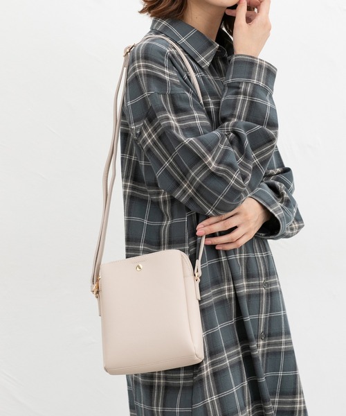 Honeys（ハニーズ）の「軽量両あおりミニバッグ（ショルダーバッグ・レディース・ライトベージュ/ブラック/レッド/アイボリー/グレイッシュベージュ/シルバー・FREE）」の3枚目の写真