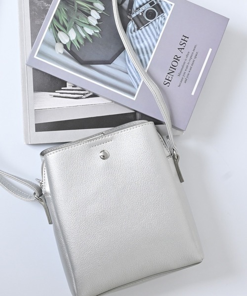 Honeys（ハニーズ）の「軽量両あおりミニバッグ（ショルダーバッグ・レディース・ライトベージュ/ブラック/レッド/アイボリー/グレイッシュベージュ/シルバー・FREE）」の6枚目の写真