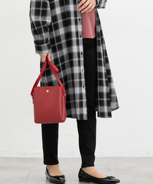 Honeys（ハニーズ）の「軽量両あおりミニバッグ（ショルダーバッグ・レディース・ライトベージュ/ブラック/レッド/アイボリー/グレイッシュベージュ/シルバー・FREE）」の9枚目の写真