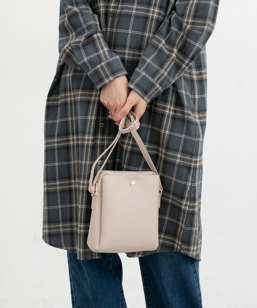 Honeys（ハニーズ）の「軽量両あおりミニバッグ（ショルダーバッグ・レディース・ライトベージュ/ブラック/レッド/アイボリー/グレイッシュベージュ/シルバー・FREE）」の11枚目の写真