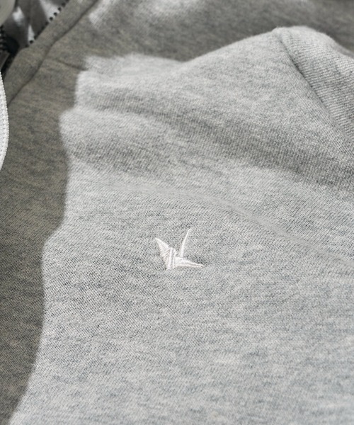 1PIU1UGUALE3 RELAX】パイピングロゴワイドスピンドルパーカー