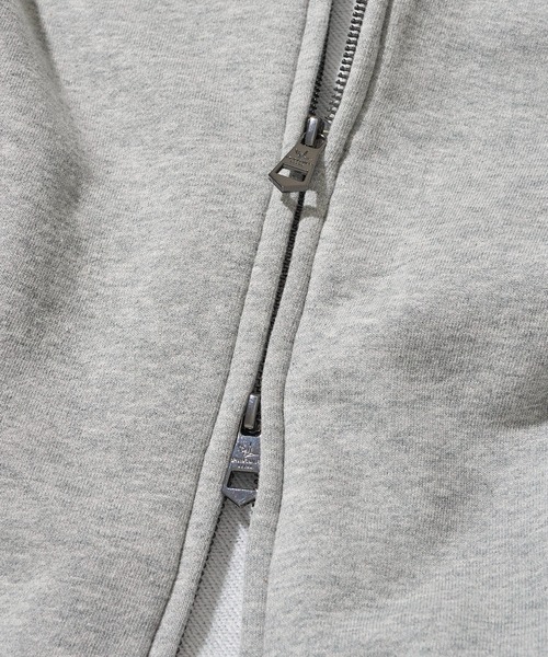 1PIU1UGUALE3 RELAX】パイピングロゴワイドスピンドルパーカー