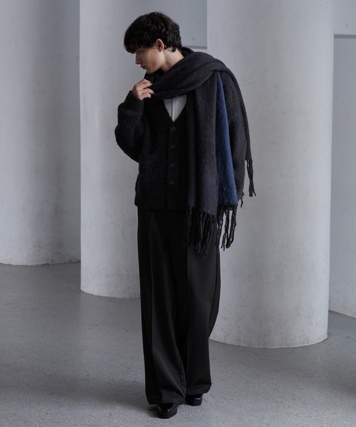 CLEL（クレイル）の「【CLEL】Alpaca Blend Reversible Shaggy Large Scarf / アルパカブレンド リバーシブルシャギー大判マフラー（マフラー・メンズ・ブラウン/チャコールグレー/ブラック・FREE）」の10枚目の写真