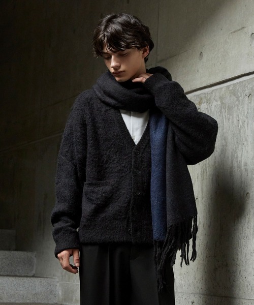 CLEL（クレイル）の「【CLEL】Alpaca Blend Reversible Shaggy Large Scarf / アルパカブレンド リバーシブルシャギー大判マフラー（マフラー・メンズ・ブラウン/チャコールグレー/ブラック・FREE）」の11枚目の写真