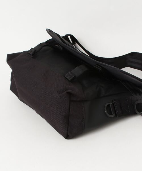 CHROME（クローム）の「［ CHROME / クローム ］COURIER FLAP MSNGR 6L MTBK_MATT BLACK / クーリエ フラップ メッセンジャー 6L マット ブラック 耐水（メッセンジャーバッグ・メンズ・ブラック系その他・FREE）」の6枚目の写真