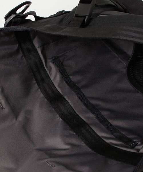 CHROME（クローム）の「［ CHROME / クローム ］COURIER FLAP MSNGR 6L MTBK_MATT BLACK / クーリエ フラップ メッセンジャー 6L マット ブラック 耐水（メッセンジャーバッグ・メンズ・ブラック系その他・FREE）」の5枚目の写真