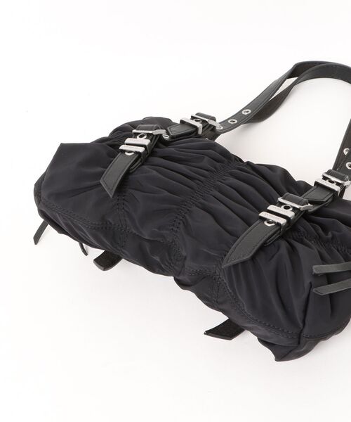 Desigual(デシグアル)の「Draped Bag with Studded Belt Handle/ドレープ×スタッズベルトハンドルバッグ(ハンドバッグ・レディース・ブラック・FREE)」の6枚目の写真
