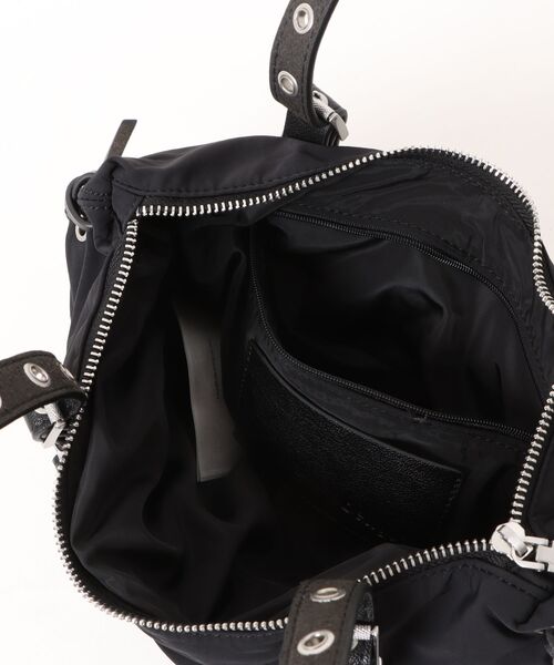 Desigual(デシグアル)の「Draped Bag with Studded Belt Handle/ドレープ×スタッズベルトハンドルバッグ(ハンドバッグ・レディース・ブラック・FREE)」の7枚目の写真